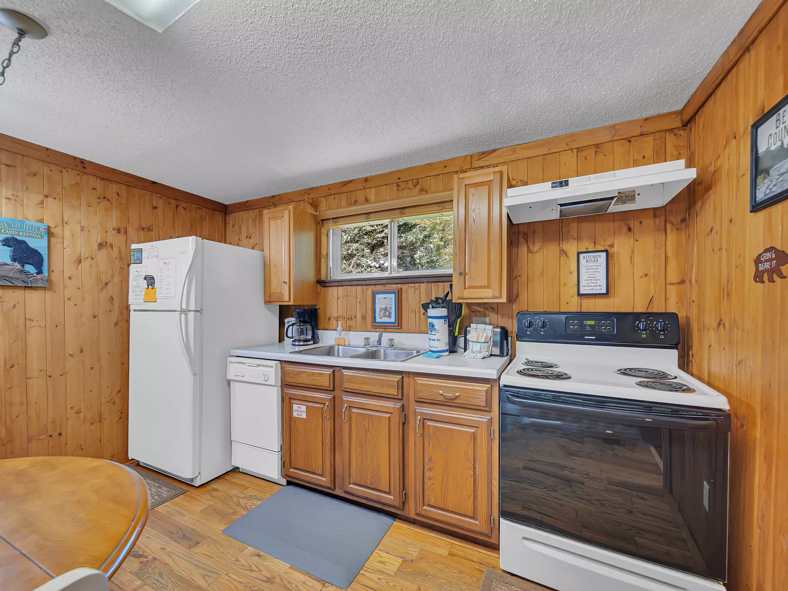 Property image, Exterior, of Bear Footin' #1106