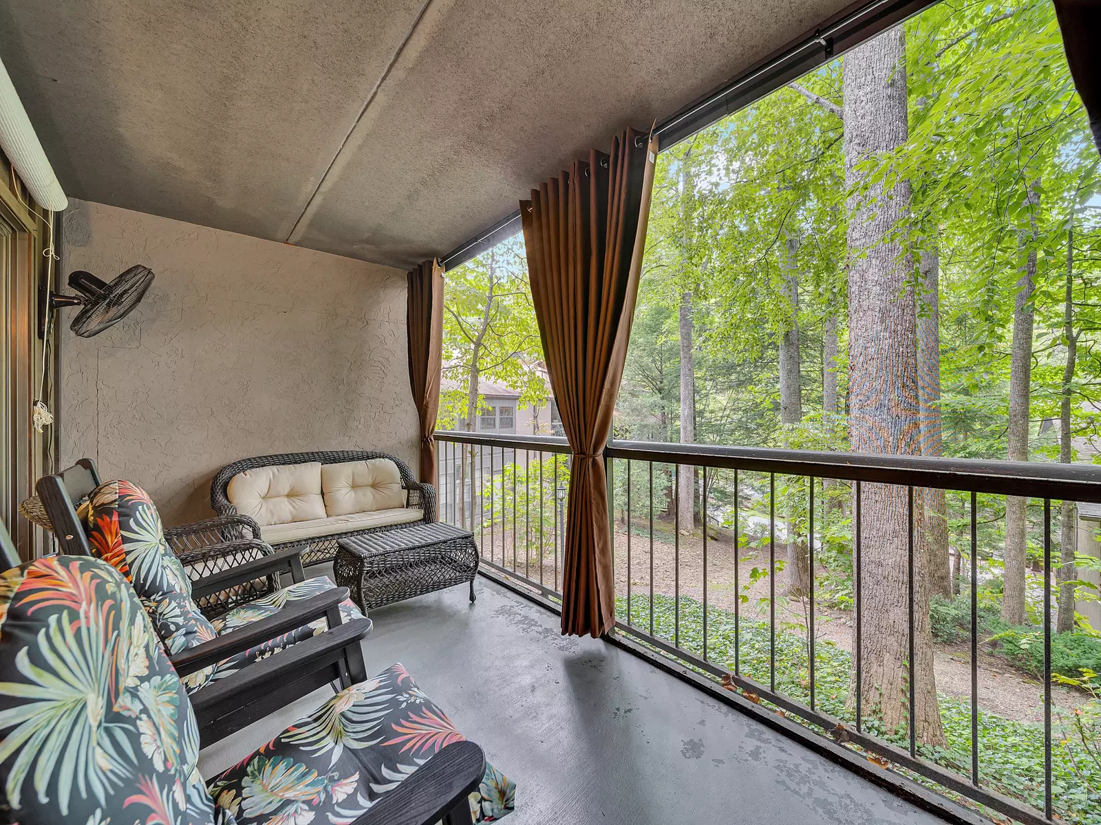 Property image, Exterior, of Bear Hug Hideaway #368