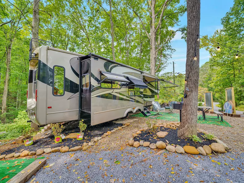 Property image, Exterior, of Glamping On Locust Ridge #1407