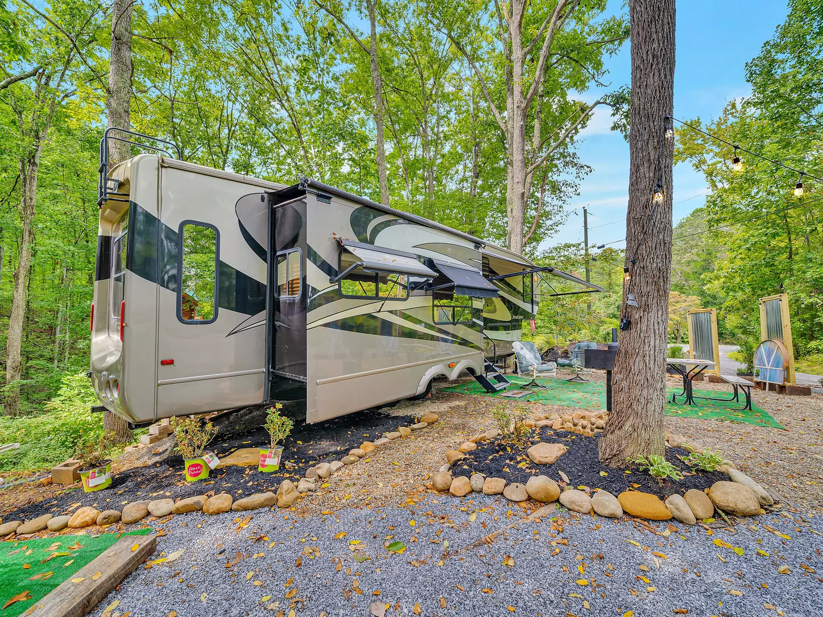 Property image, Exterior, of Glamping On Locust Ridge #1407