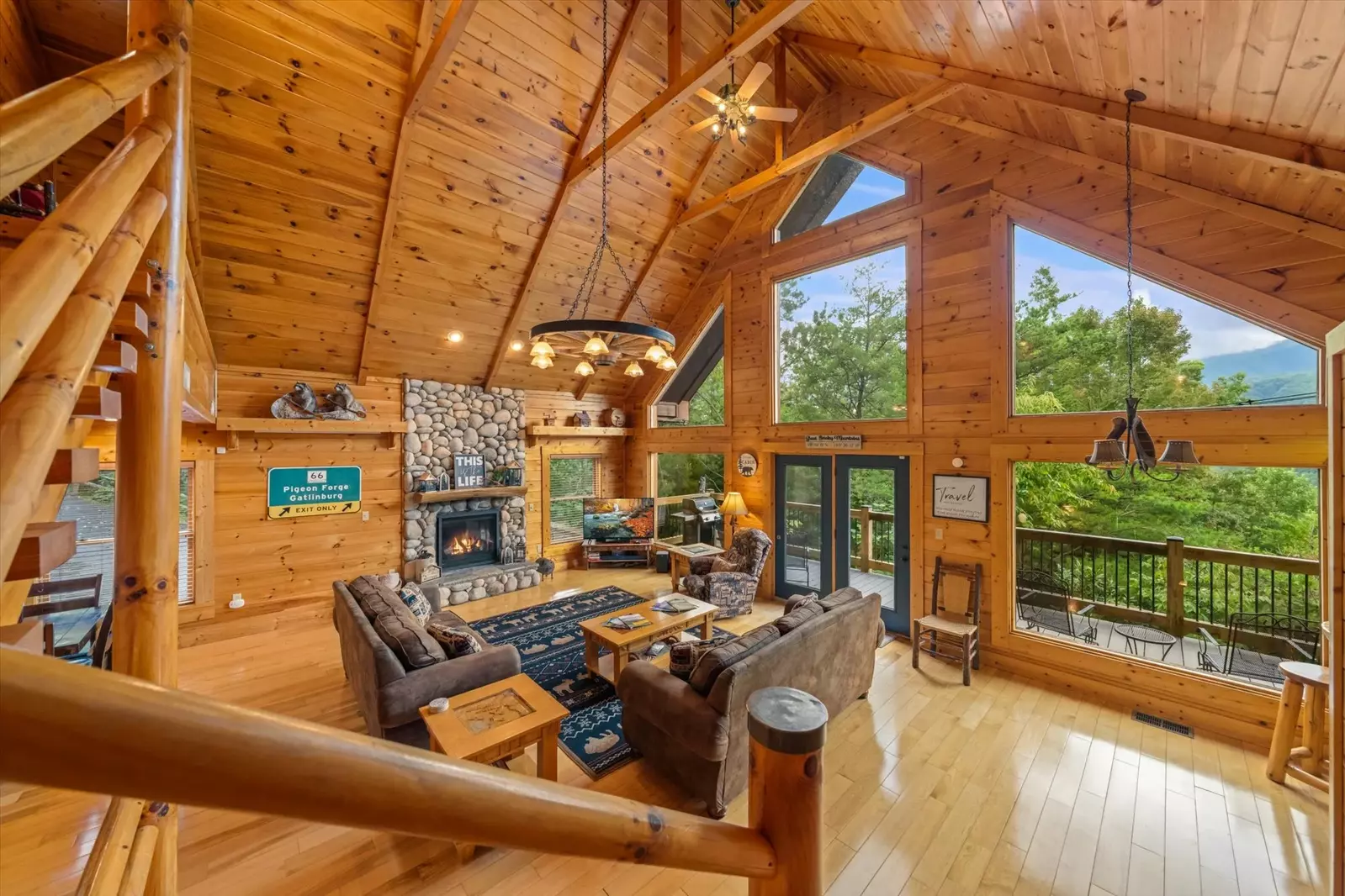 Property image, Exterior, of Three Little Bears Lodge #445