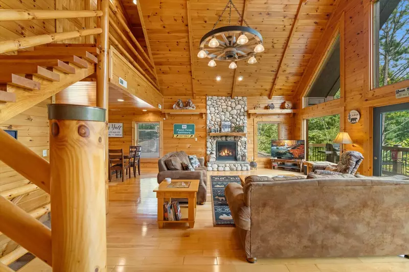 Property image, Exterior, of Three Little Bears Lodge #445