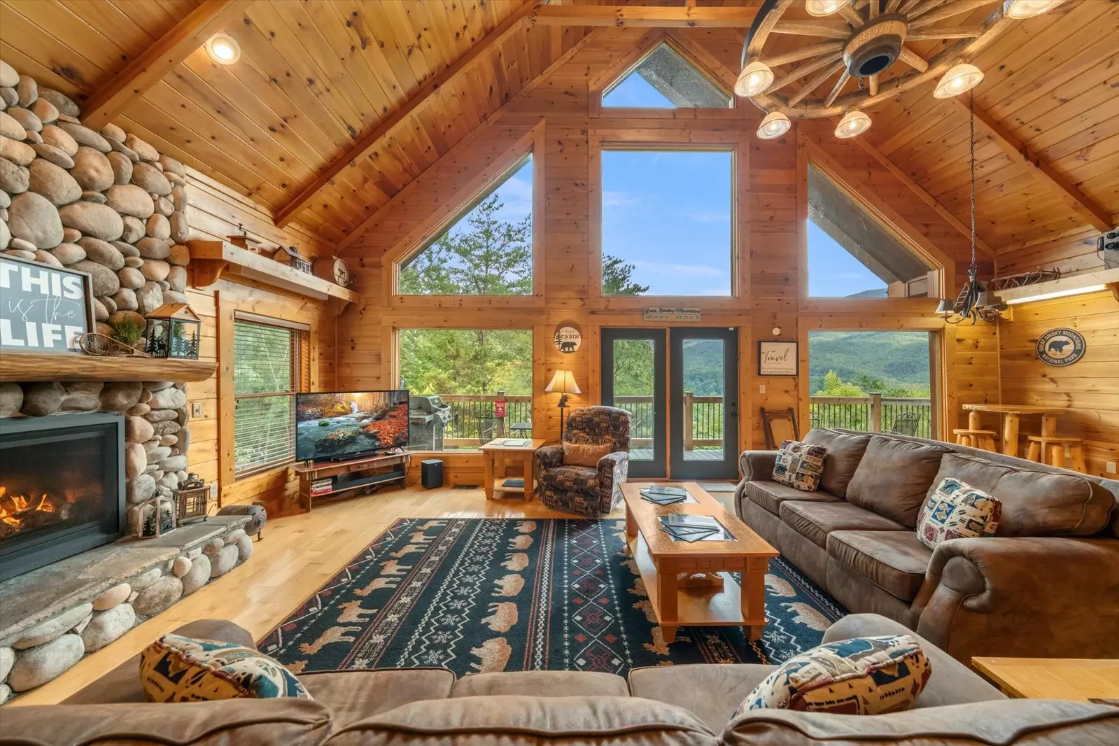 Property image, Exterior, of Three Little Bears Lodge #445