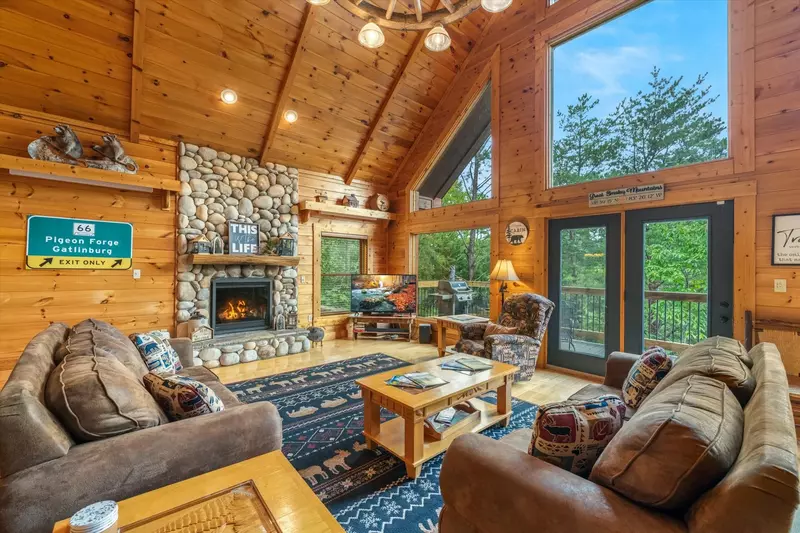 Property image, Exterior, of Three Little Bears Lodge #445