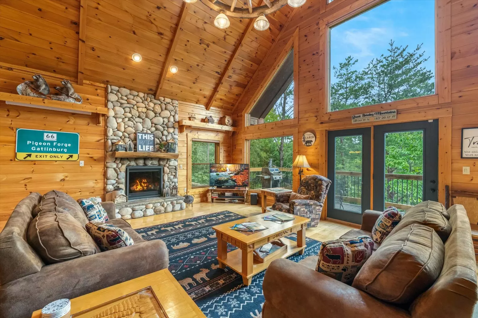 Property image, Exterior, of Three Little Bears Lodge #445