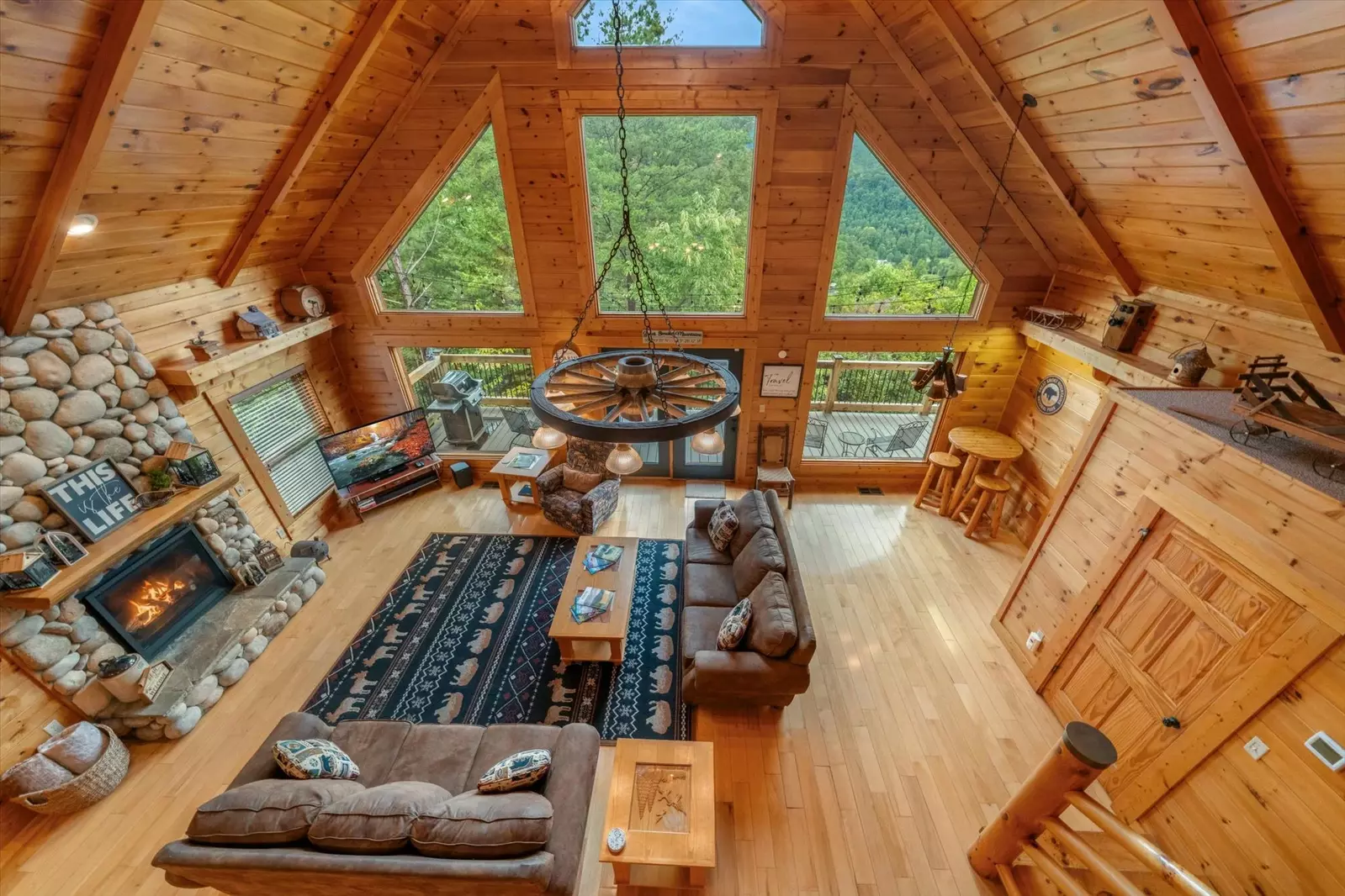 Property image, Exterior, of Three Little Bears Lodge #445