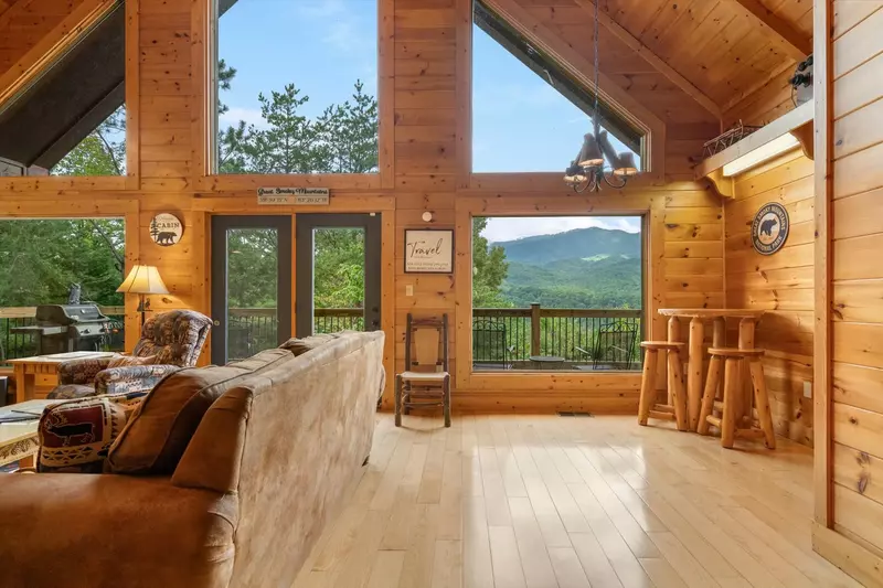 Property image, Exterior, of Three Little Bears Lodge #445