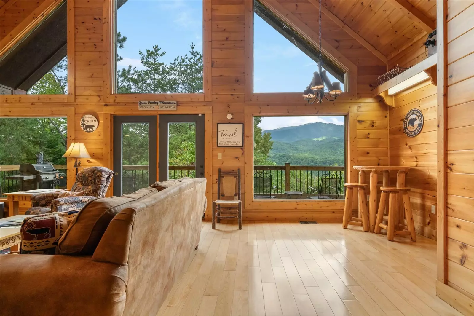 Property image, Exterior, of Three Little Bears Lodge #445