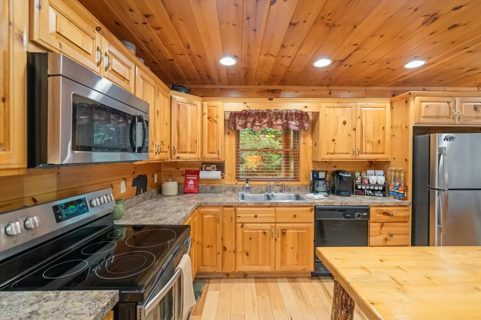 Property image, Exterior, of Three Little Bears Lodge #445