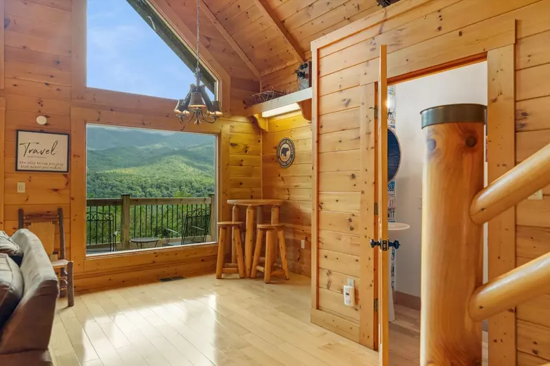 Property image, Exterior, of Three Little Bears Lodge #445