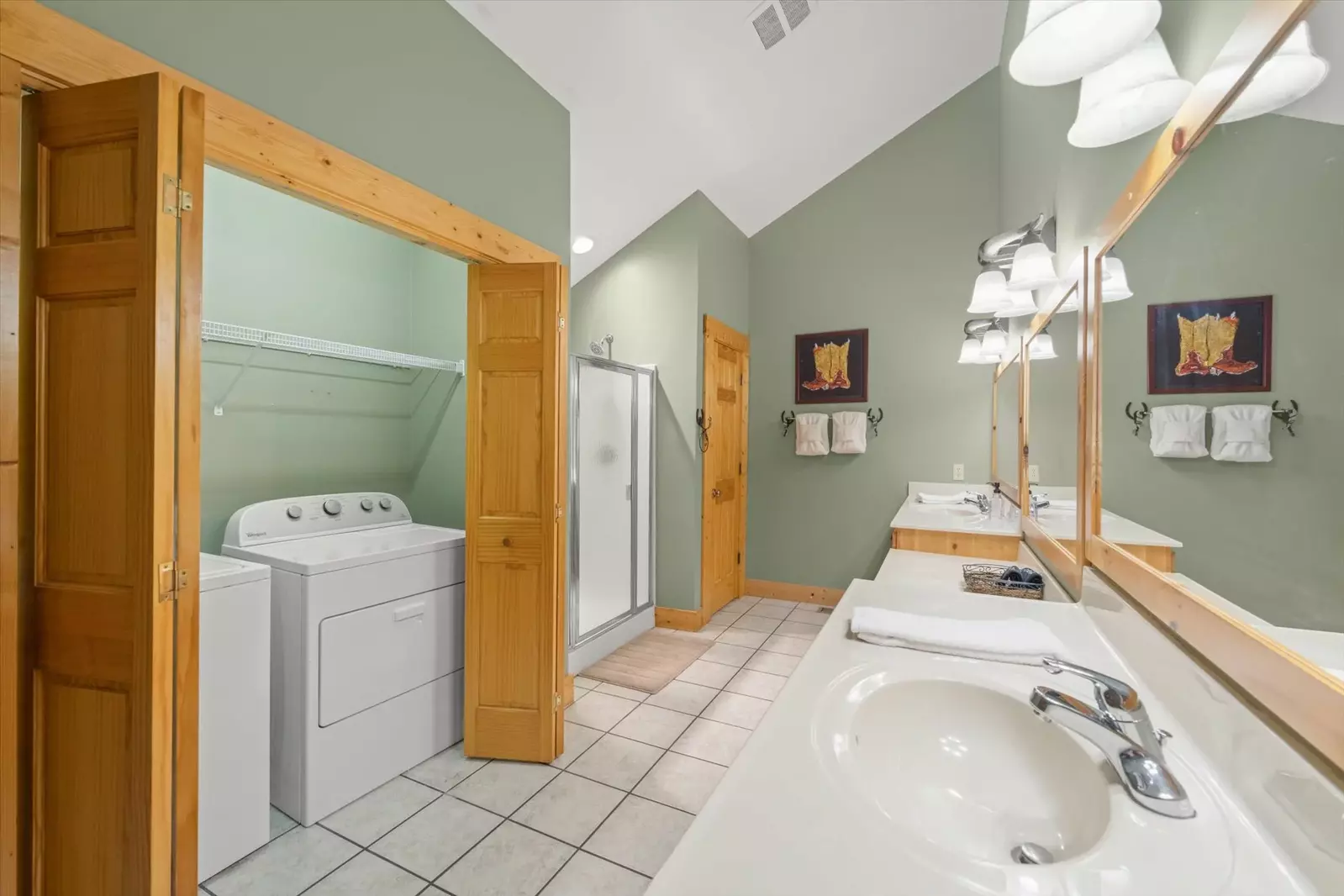 Property image, Exterior, of Three Little Bears Lodge #445