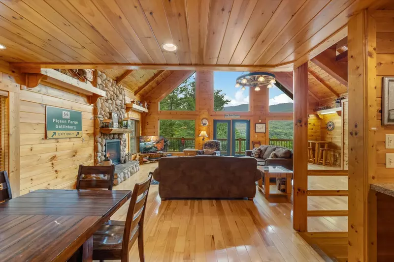 Property image, Exterior, of Three Little Bears Lodge #445