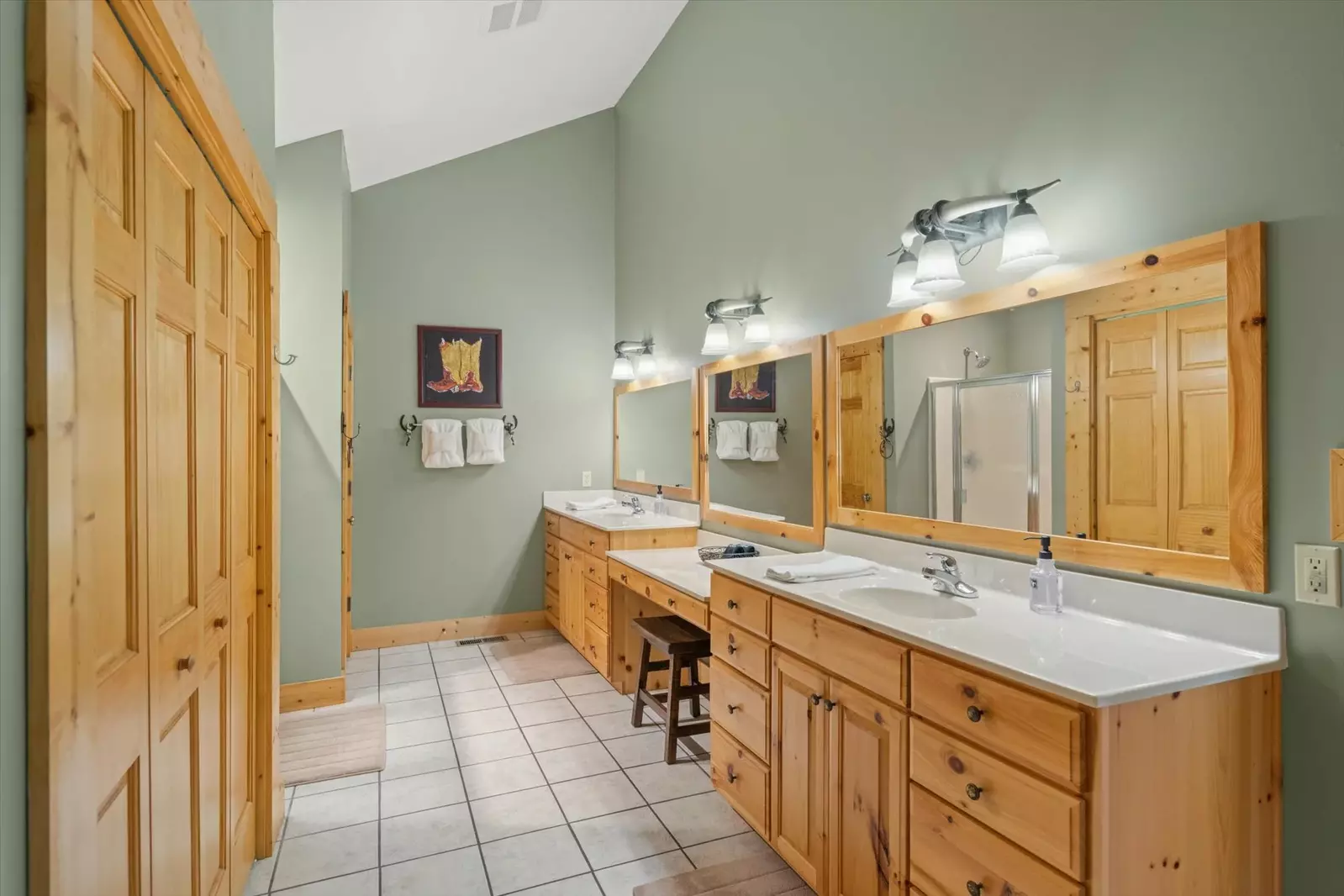 Property image, Exterior, of Three Little Bears Lodge #445