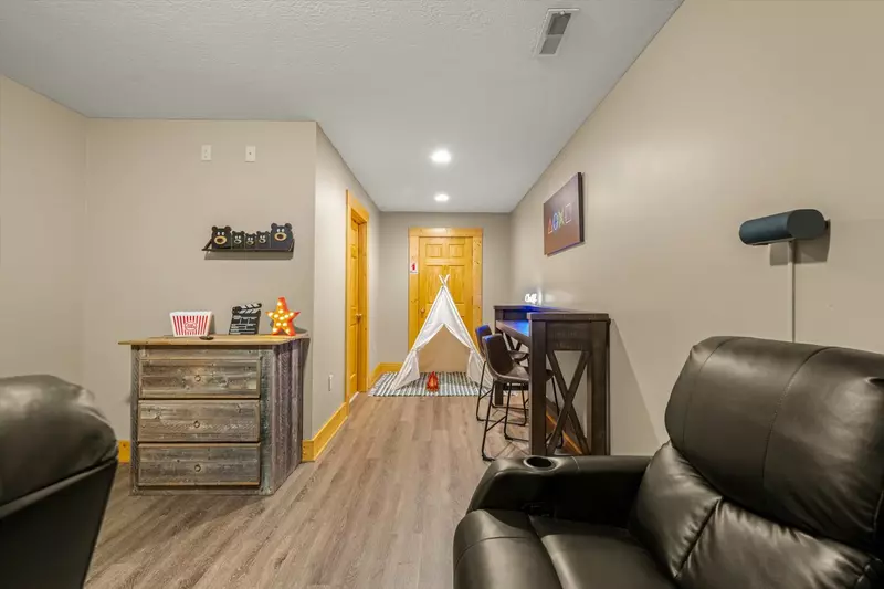 Property image, Exterior, of Three Little Bears Lodge #445