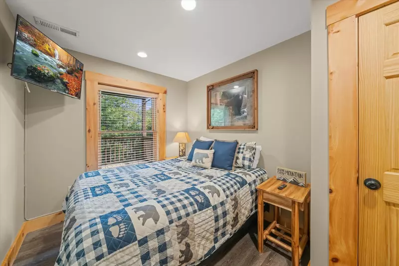 Property image, Exterior, of Three Little Bears Lodge #445