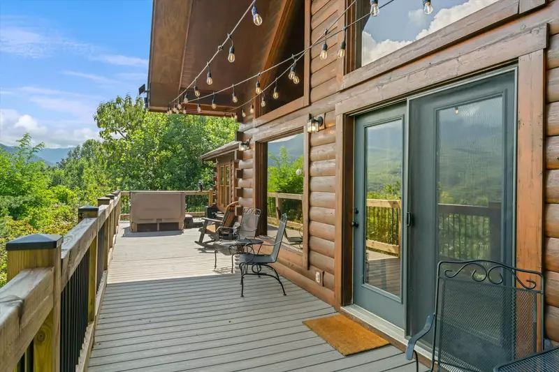 Property image, Exterior, of Three Little Bears Lodge #445