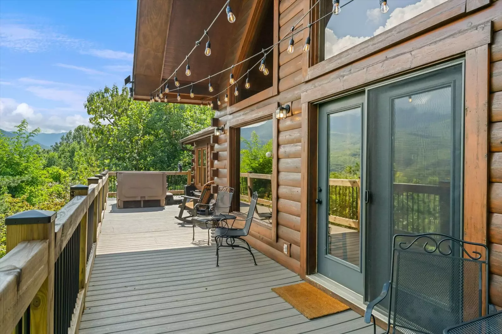 Property image, Exterior, of Three Little Bears Lodge #445