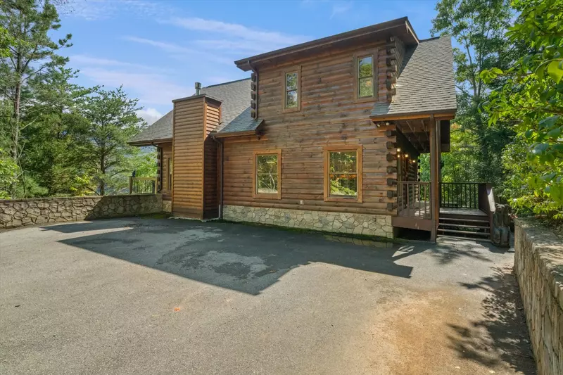 Property image, Exterior, of Three Little Bears Lodge #445