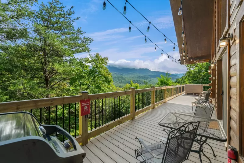 Property image, Exterior, of Three Little Bears Lodge #445