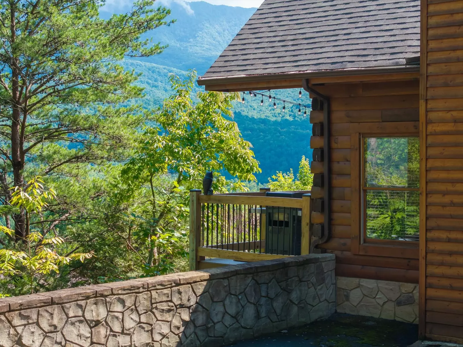 Property image, Exterior, of Three Little Bears Lodge #445