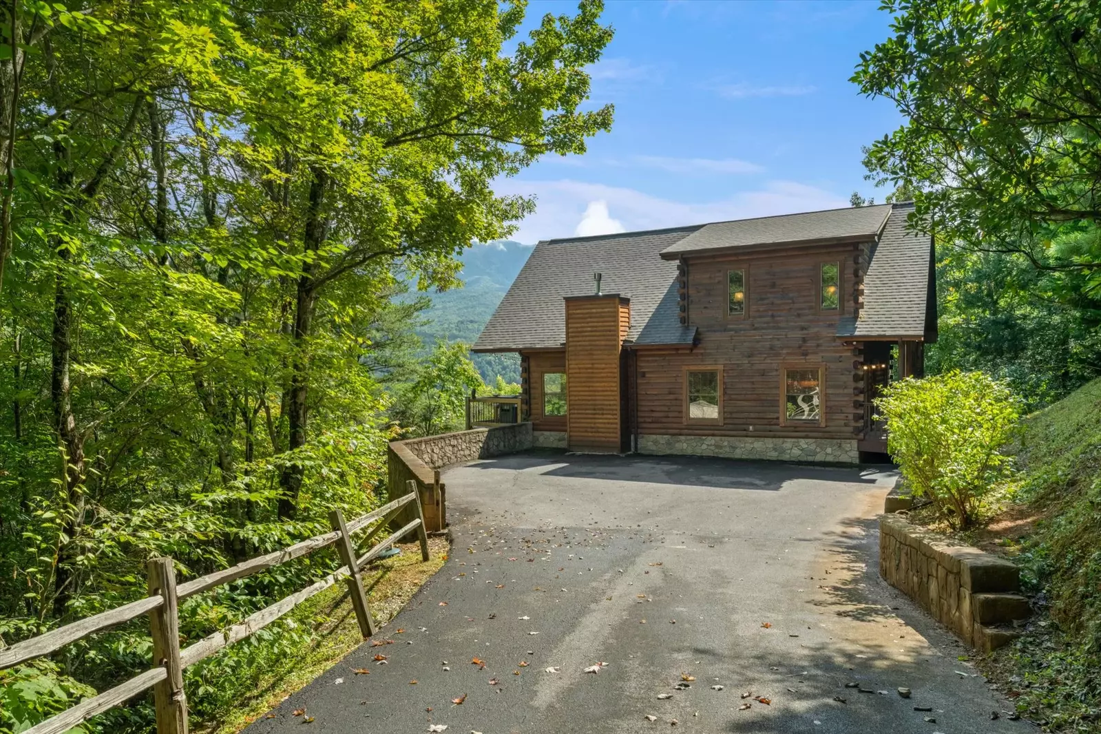 Property image, Exterior, of Three Little Bears Lodge #445