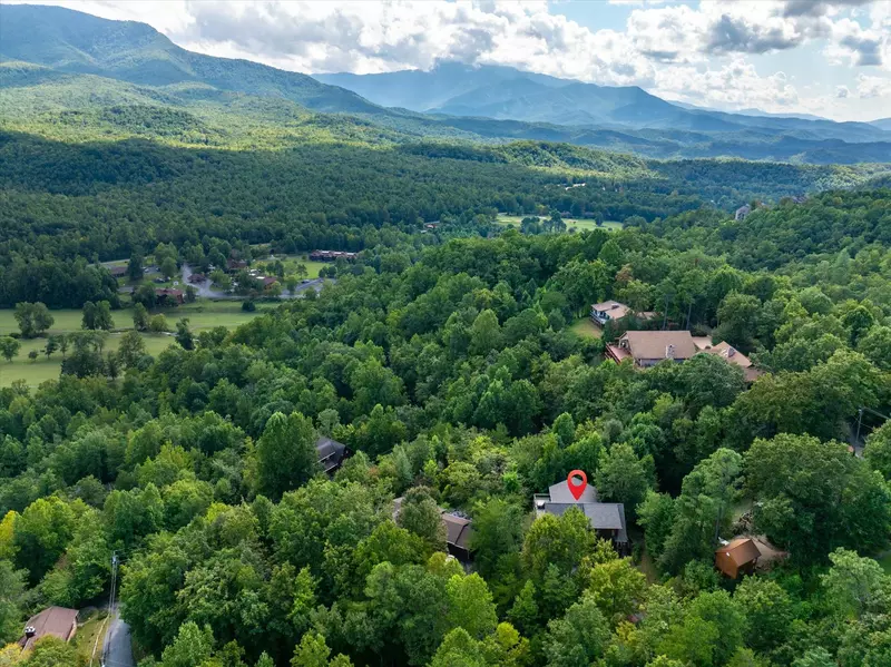 Property image, Exterior, of Three Little Bears Lodge #445