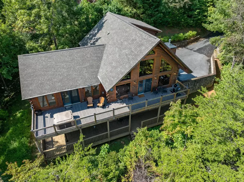 Property image, Exterior, of Three Little Bears Lodge #445