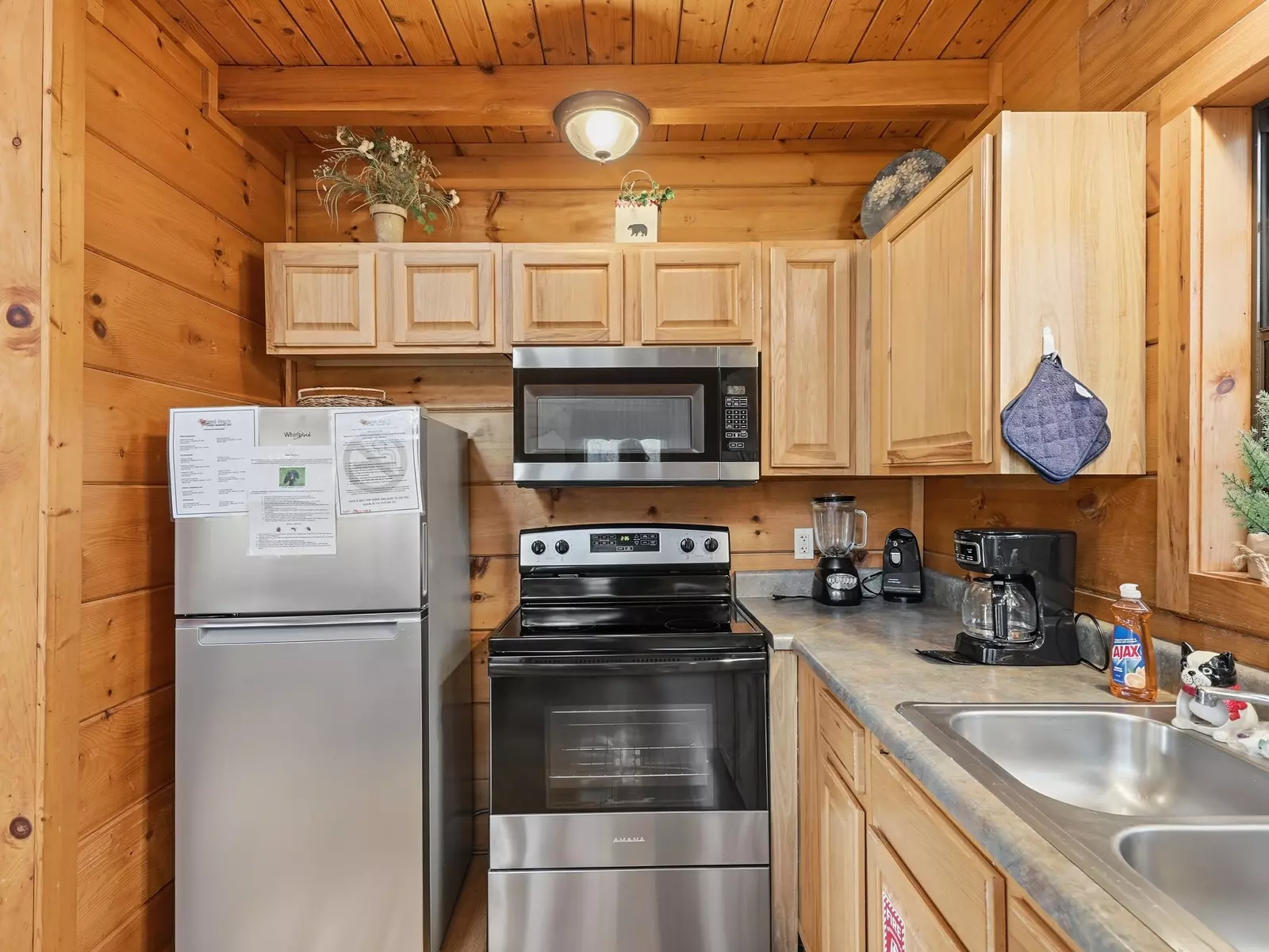 Property image, Exterior, of Wet Bear Paws #146