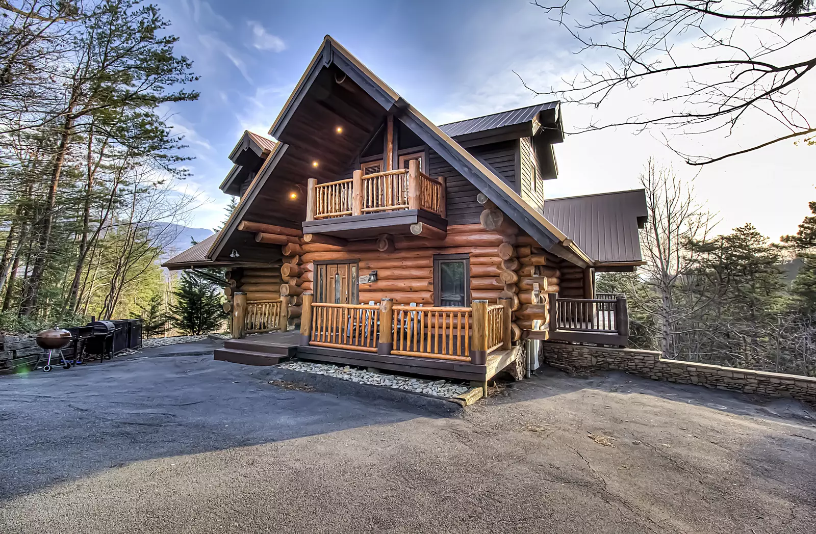 Property image, Exterior, of Cabin Fever Lodge  #750