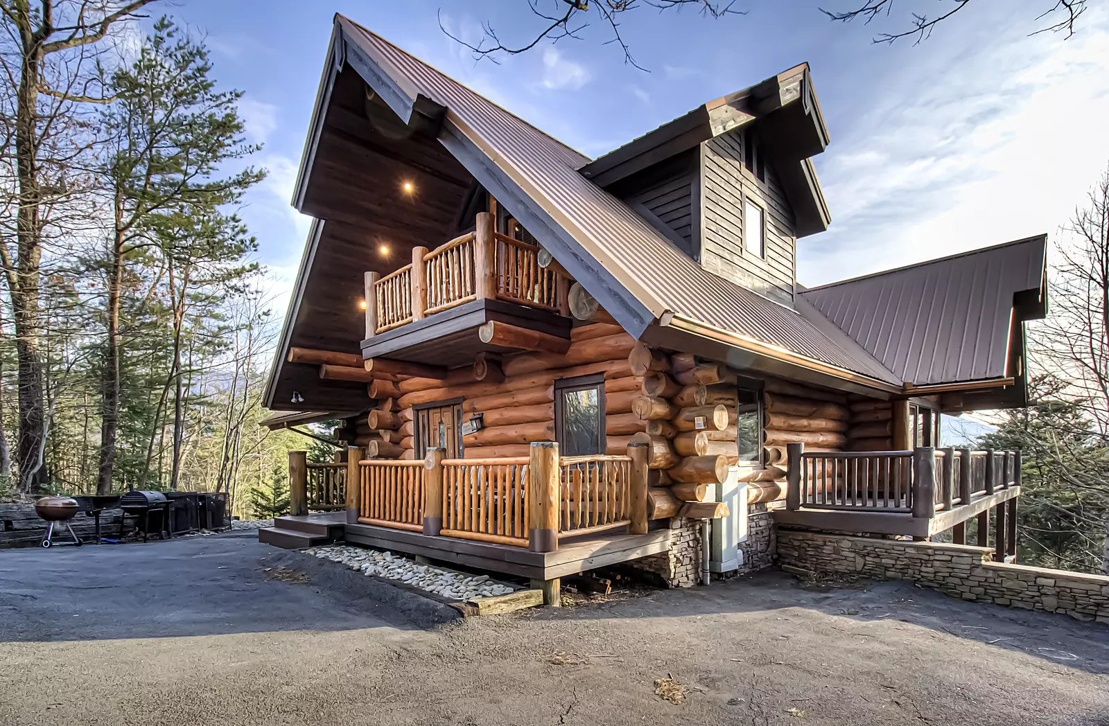 Property image, Exterior, of Cabin Fever Lodge  #750