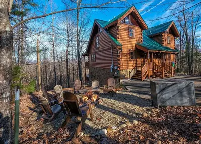 Property image, Exterior, of Smoky Treehouse Lodge  #614