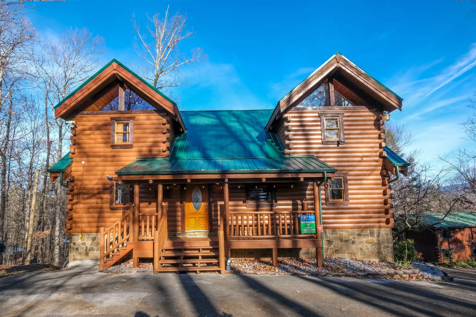 Property image, Exterior, of Smoky Treehouse Lodge  #614