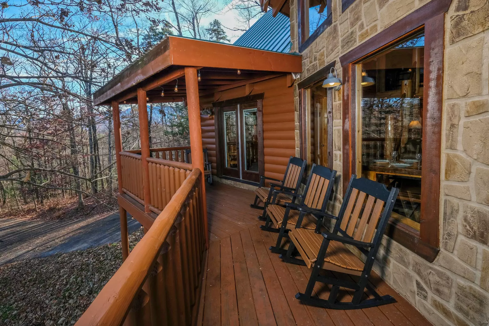 Property image, Exterior, of Smoky Treehouse Lodge  #614