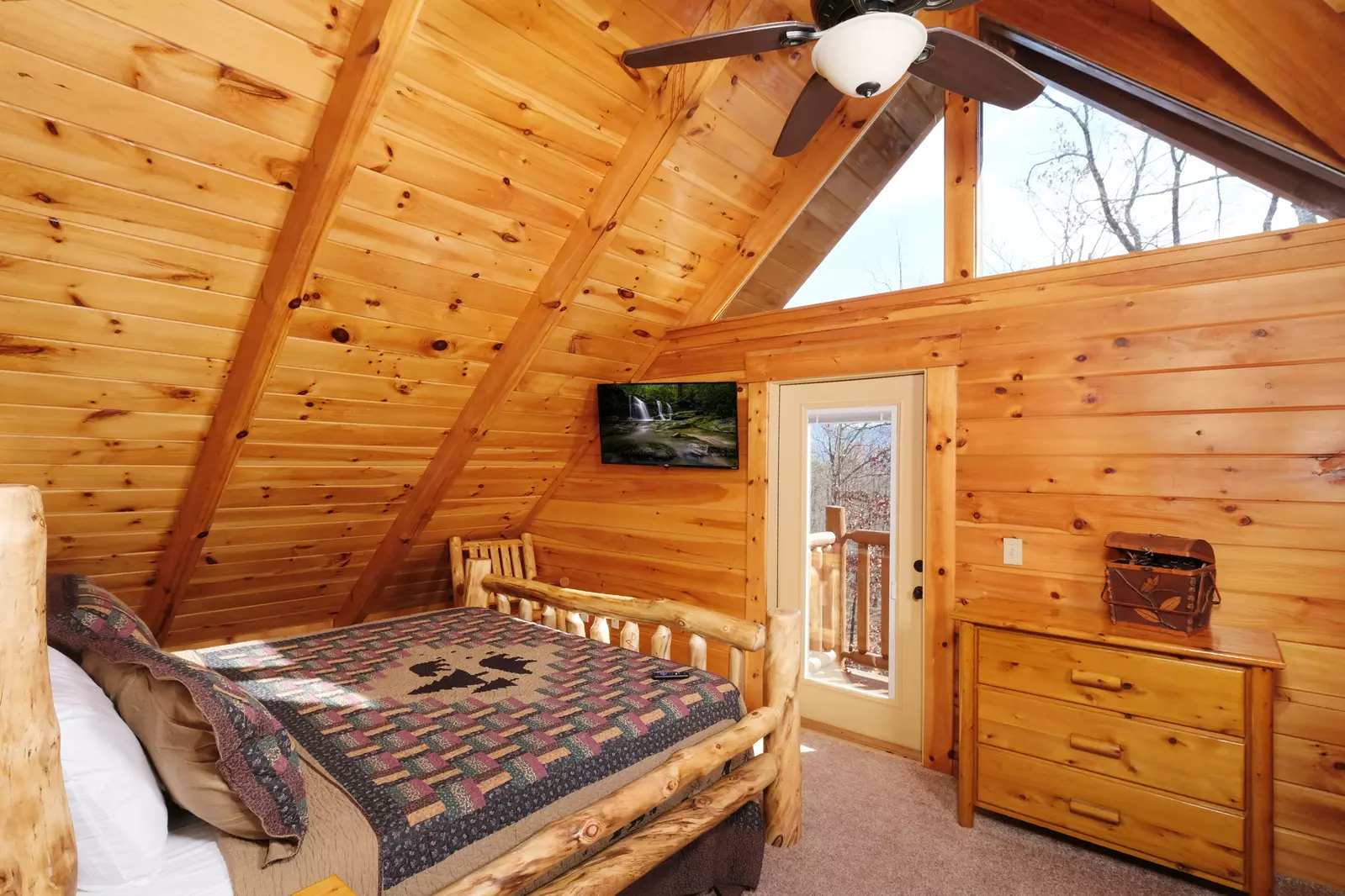 Property image, Exterior, of Smoky Treehouse Lodge  #614