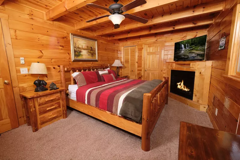 Property image, Exterior, of Smoky Treehouse Lodge  #614