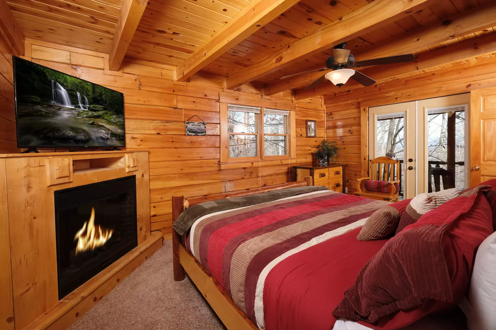 Property image, Exterior, of Smoky Treehouse Lodge  #614