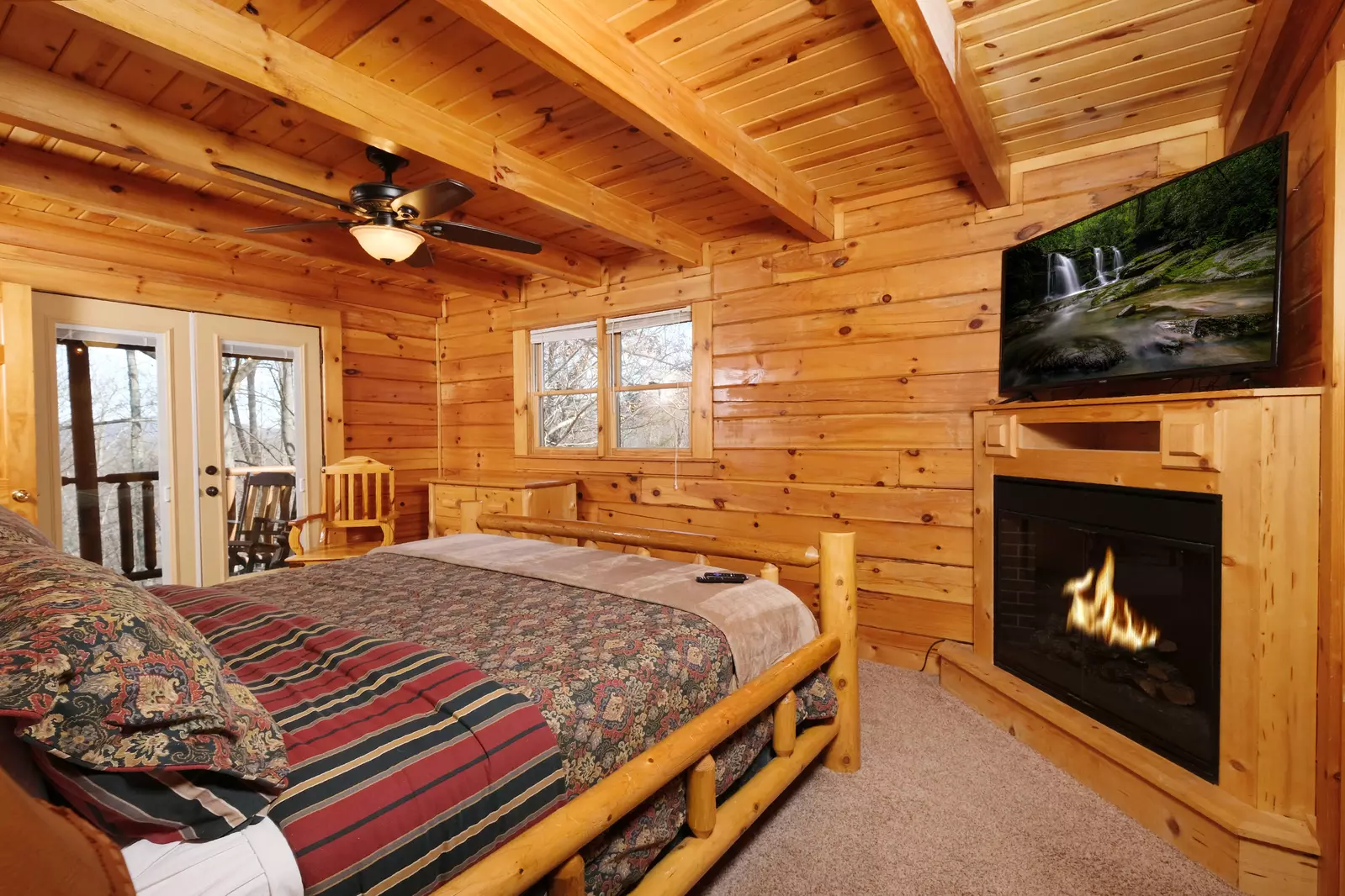 Property image, Exterior, of Smoky Treehouse Lodge  #614