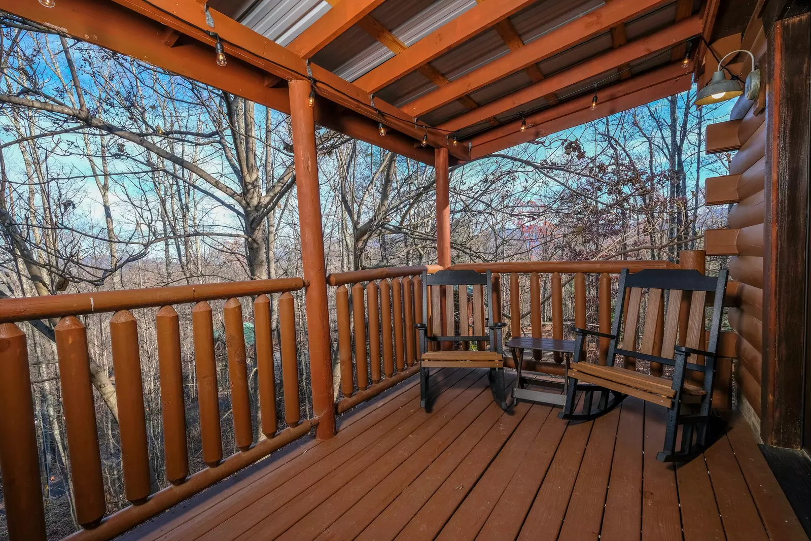 Property image, Exterior, of Smoky Treehouse Lodge  #614