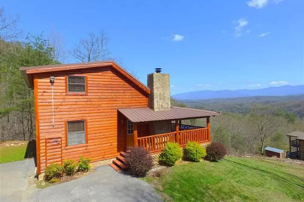 group cabin in Pigeon Forge with mountain view