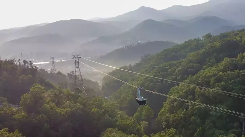 ober tram iconic attractions in gatlinburg tn