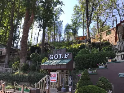 gatlin's outdoor mini golf in gatlinburg