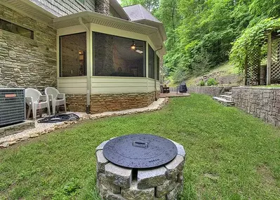 outdoor fire pit at a cabin in the smoky mountains