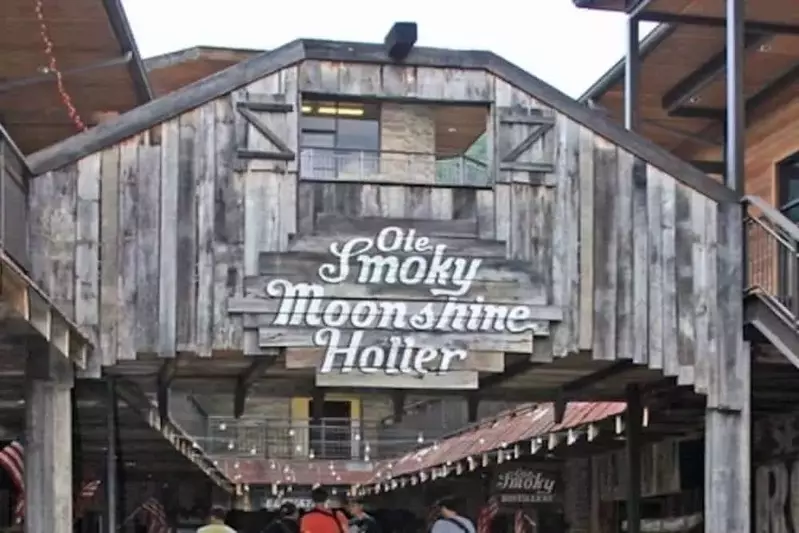 Ole Smoky Holler Gatlinburg sign