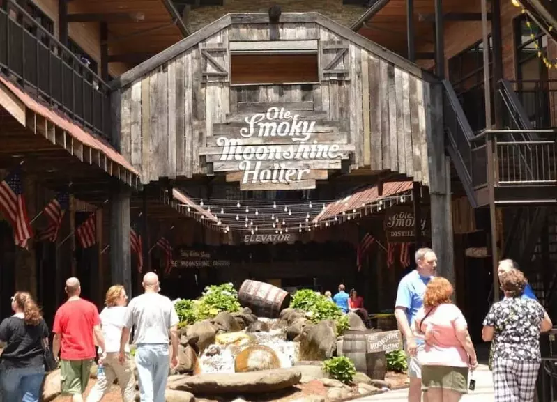 ole smoky holler in gatlinburg