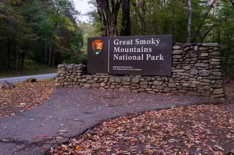 great smoky mountains national park sign