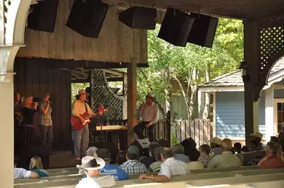 A great music show at Dollywood.