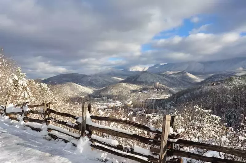 The city of Gatlinburg and the mountains covered in snow.