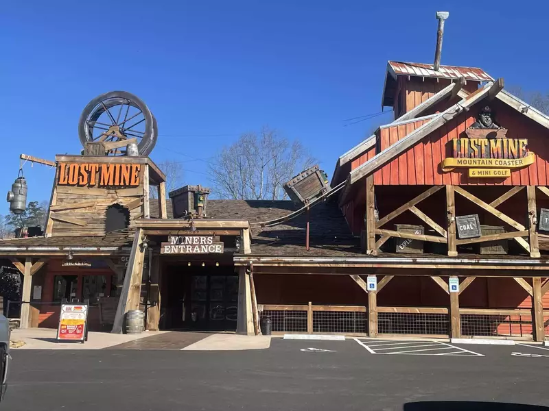 pigeon forge miniature golf at the lost mine