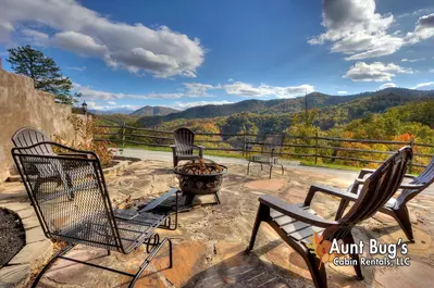 pigeon forge cabin with outdoor fire pit