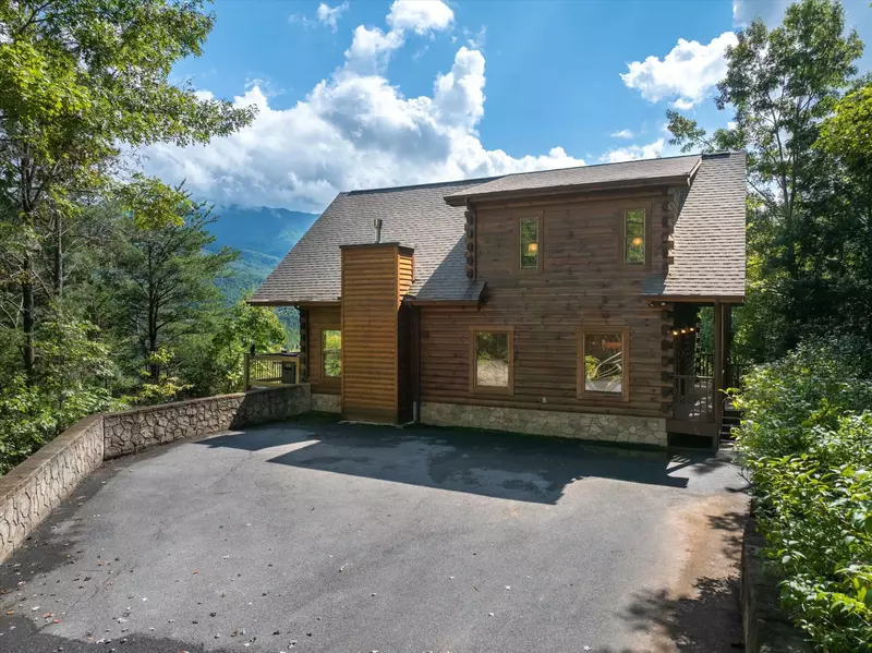 Property image, Exterior, of Three Little Bears Lodge #445